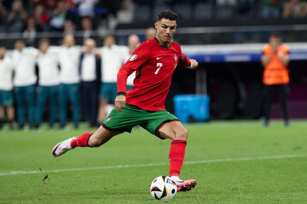 拿大队对他 拿大队对他