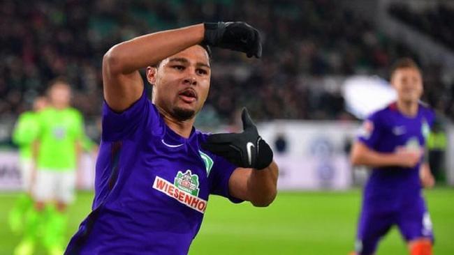 并据此与球 并据此与球